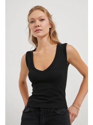 Tena Kadın Siyah V Yaka Kolsuz Licralı Ribana Body