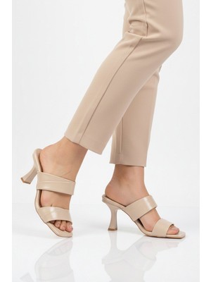 Ayakmod Bej Çift Bantlı Kadın Topuklu Terlik 451158 Z
