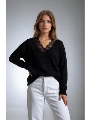 Madmext Siyah V Yaka Dantelli Uzun Kollu Tişört MG2677