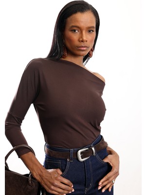 5in1Canpolat Kahverengi Asimetrik Yaka Uzun Kollu Bluz 2536