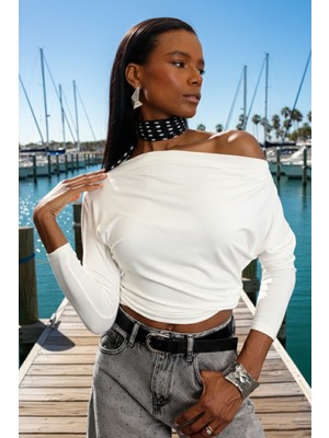 5in1Canpolat Ekru Asimetrik Yaka Uzun Kollu Bluz 2536