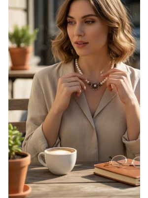 Fayra Accessories Kristal Taşlı Çiçek Figür Inci Kolye