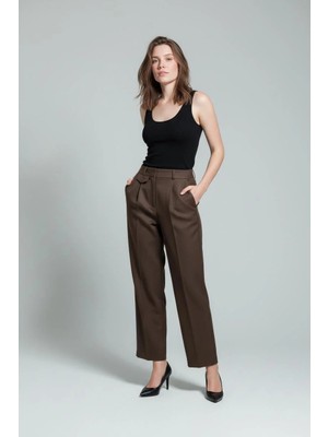 Madmext Acı Kahverengi Pens Detaylı Kapaklı Düz Paça Kumaş Pantolon MG2642