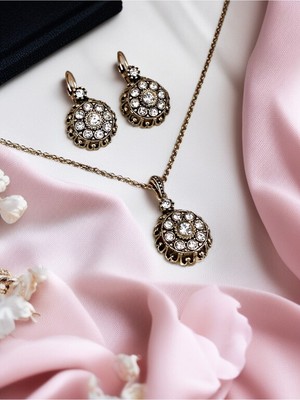 Fayra Accessories Papatya Figürlü Kolye ve Küpe Seti