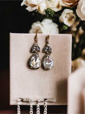 Fayra Accessories Su Damlası Zümrüt Yeşili Sallantılı Küpe