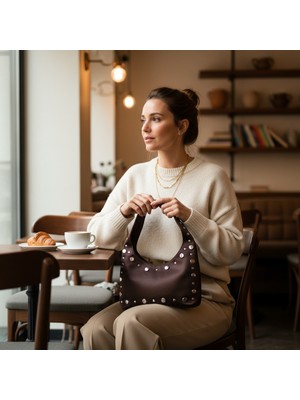 Zımba Detaylı (Troklu) Süet Omuz Çantası