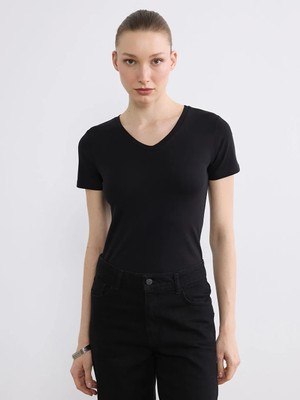 LC Waikiki Siyah V Yaka Kadın Tişört