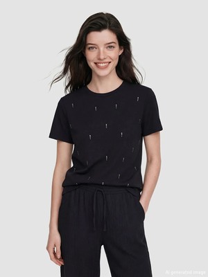 LC Waikiki Siyah Bisiklet Yaka Taşlı Kadın Tişört