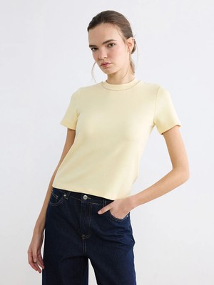 LC Waikiki Sarı Dik Yaka Taşlı Kadın Tişört