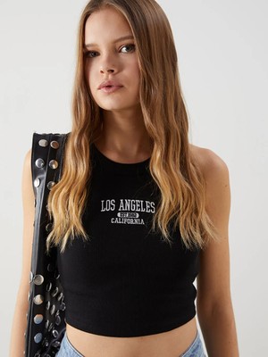 LC Waikiki Siyah Bisiklet Yaka Los Angeles Nakışlı Crop Kadın Atlet