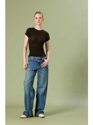Nisan Triko Kontrast Detaylı T-Shırt