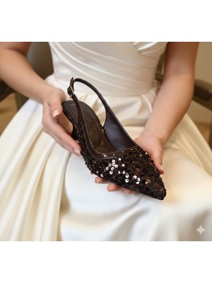 Kindep (Bono) Pul Detaylı Burnu Kapalı Kısa Topuklu Kadın Abiye Ayakkabı Kahve