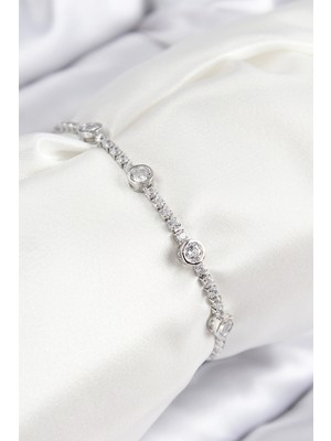 Aesco Pirinç Zirkon Taşlı Daire Model Gümüş Renk Asansörlü Kadın Bileklik