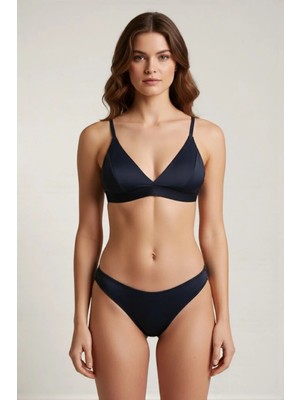 Laperissa Lacivert Saten Üçgen Bralet – Zarif Çift Askılı ve Şık Dokulu