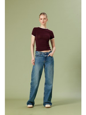 Nisan Triko Kontrast Detaylı T-Shırt