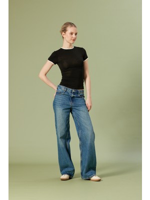 Nisan Triko Kontrast Detaylı T-Shırt