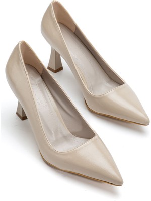 Shemard Kadın Bej Parlak Cilt Sivri Burun Ince Topuklu Stiletto