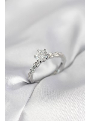 Aesco Gümüş Renk Zirkon Taşlı Tek Taş Model Kadın Yüzük