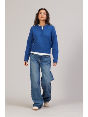 Nisan Triko Düğme Detaylı Triko Kazak