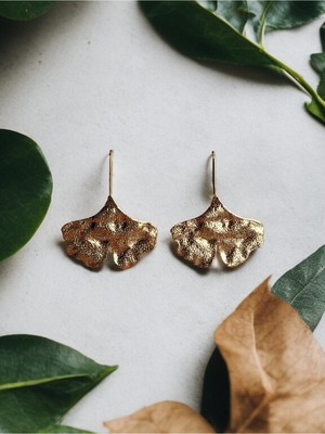 Fayra Accessories Yaprak Figürlü 18 K Altın Kaplama Küpe