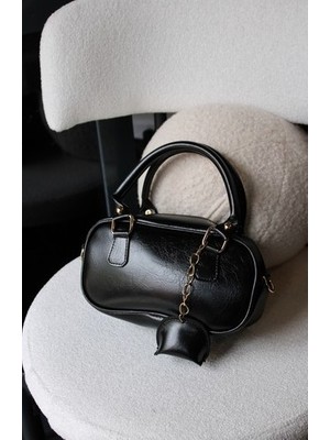 Valeri Tanya Siyah Parlak Kendinken Charmlı Deri Çanta