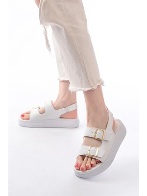 Uslucan Alışveriş 24413-572 Beyaz Günlük Dolgu Topuk Toka Aksesuarlı Kadın Sandalet