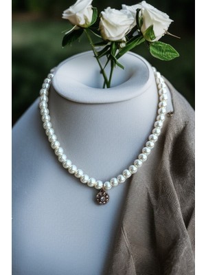 Fayra Accessories Papatya Figürlü Tek Sıra Inci Kolye