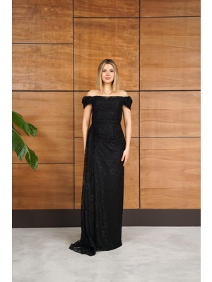 Livanomi Düşük Kol Drapeli Önden Yırtmaçlı Dantelli Siyah Abiye