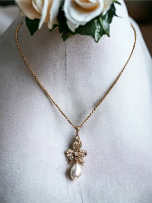 Fayra Accessories Zirkon Taşlı Fiyonk Figür Mayorka Inci Kolye