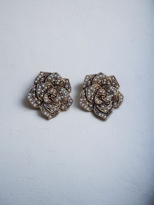 Fayra Accessories Gül Figürlü Pimli Küpe