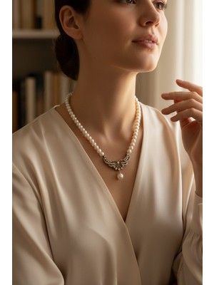 Fayra Accessories Kristal Taşlı Melek Kanadı Figürlü Tek Sıra Inci Kolye