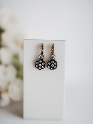 Fayra Accessories Papatya Figürlü Zirkon Taşlı Minimal Küpe