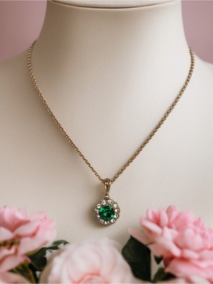 Fayra Accessories Kristal Taşlı Papatya Figürlü Kolye