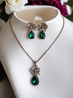 Fayra Accessories Zirkon Taşlı Fiyonk Küpe ve Kolye Seti