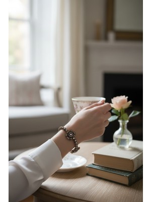 Fayra Accessories Elmas Montür Çiçek Figürlü Zirkon Taşlı Su Yolu Bileklik