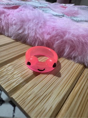 Herşey Nota Sevimli Karikatür Pembe Kurbağa Reçine Çocuk Yüzüğü – Sabit Ölçülü, Eğlenceli Tasarım