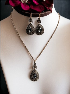 Fayra Accessories Zirkon Taşlı Su Damlası Figürlü Kolye ve Küpe Seti