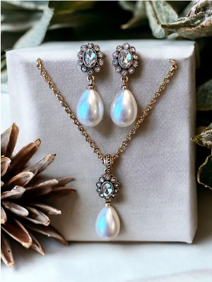 Fayra Accessories Oval Kristal Taşlı Mayorka Inci Kolye ve Mayorka Inci Küpe Seti