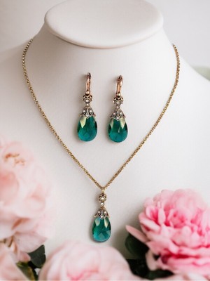 Fayra Accessories Kristal Taşlı Büyük Kedi Gözü Küpe ve Kolye Seti