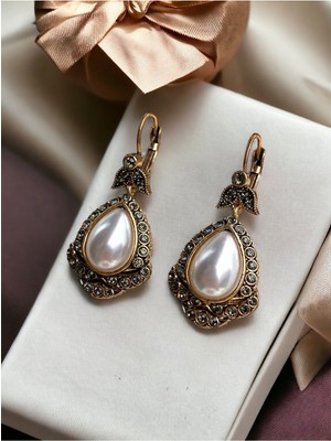 Fayra Accessories Kristal Taşlı Fiyonk Figür Inci Küpe