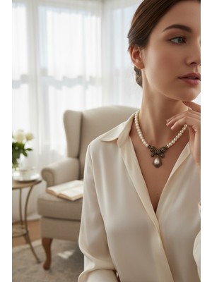 Fayra Accessories Kristal Taşlı Fiyonk Figür Tek Sıra Inci Kolye