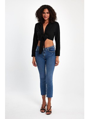 İhraç Pazarı Bağlamalı Crop Bluz – Uzun Kollu, Şık ve Modern Tasarım