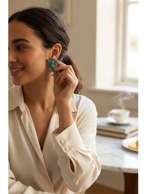 Fayra Accessories Mayorka Inci Sallantılı Kraliçe Arı Küpe