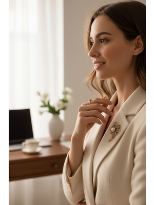 Fayra Accessories Çiçek Figürlü Inci Yaka Iğnesi Broş