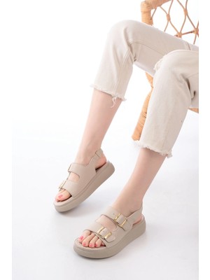 24413-572 Bej Günlük Dolgu Topuk Toka Aksesuarlı Kadın Sandalet