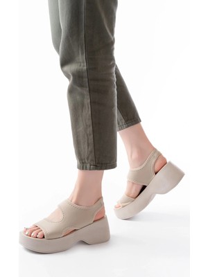 24414-573 Bej Dalgıç Günlük Dolgu Topuk Kadın Sandalet