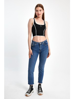 İhraç Pazarı Ön Fermuarlı Kontrast Biyeli Rib Crop Atlet – Esnek Kumaş, Modern ve Trend Tasarım