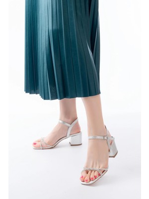 K-888 Kadın Gümüş Ince Sarmal Bantlı Topuklu Ayakkabı