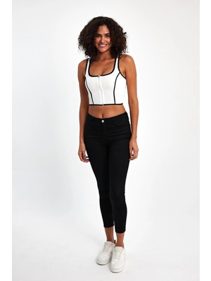 İhraç Pazarı Ön Fermuarlı Kontrast Biyeli Rib Crop Atlet – Esnek Kumaş, Modern ve Trend Tasarım