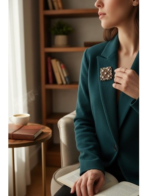 Fayra Accessories Zirkon Taşlı Yaka Iğneli Broş